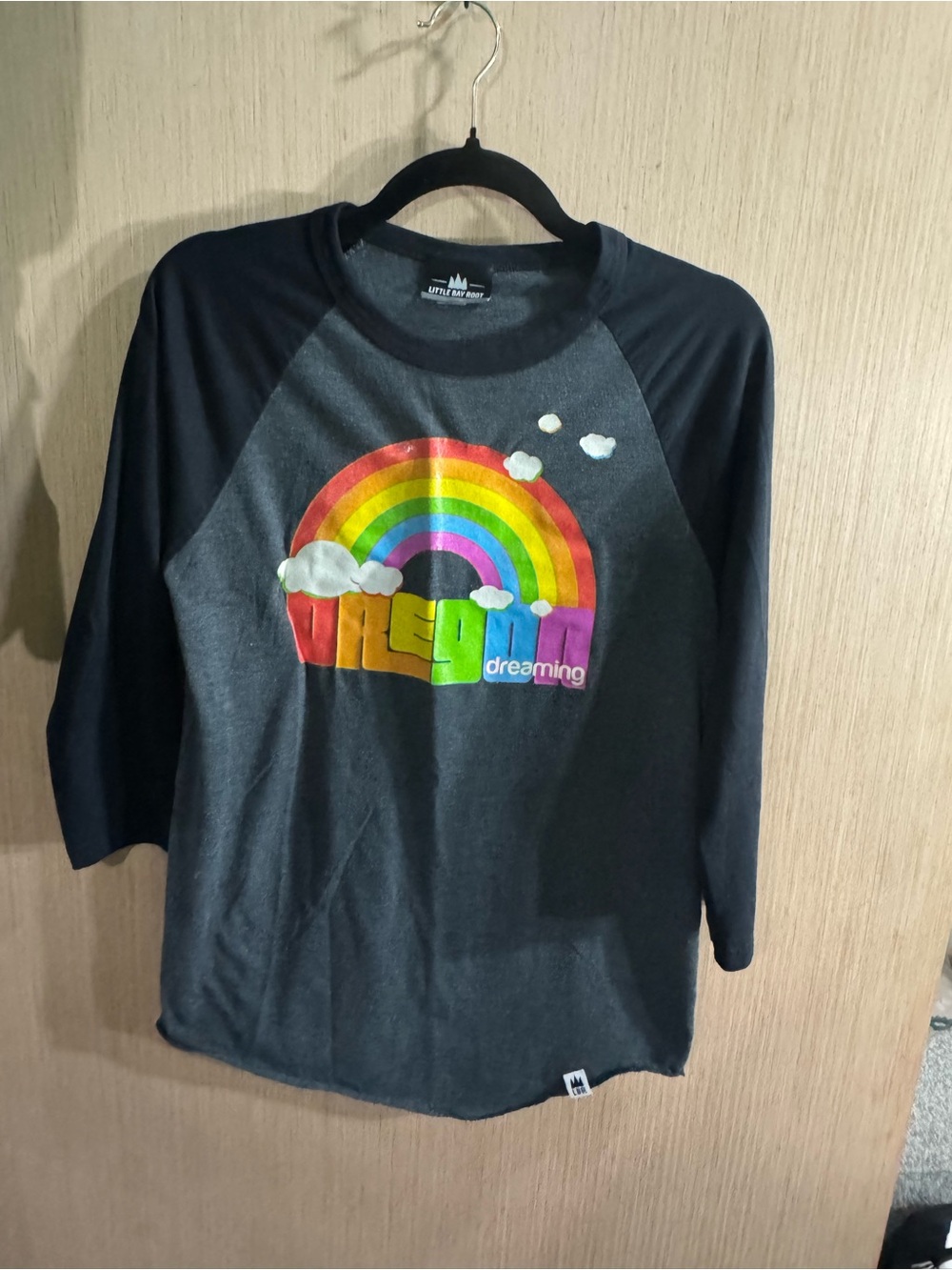Men’s Little Bay Root Black Raglan Tee with Rainbow Dreaming Graphic Medium